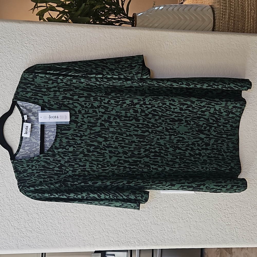 Leota Womens Tunic Top, Medium, New with tags